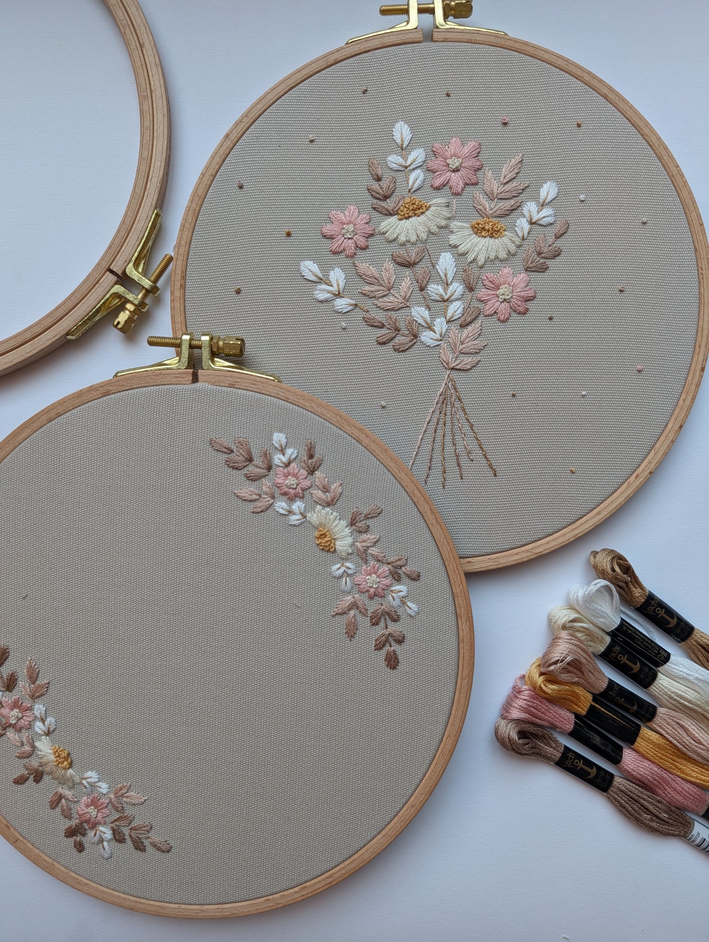 Großes Stickset Blumenstrauß und Blumenkrone Sand