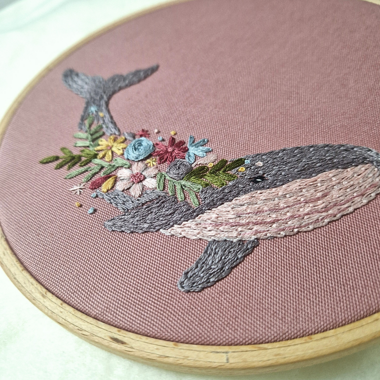 Stickbild Wal mit Blumen