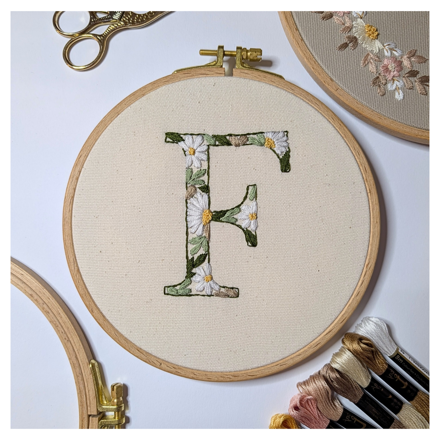 Stickaufkleber Buchstabe mit Blumen