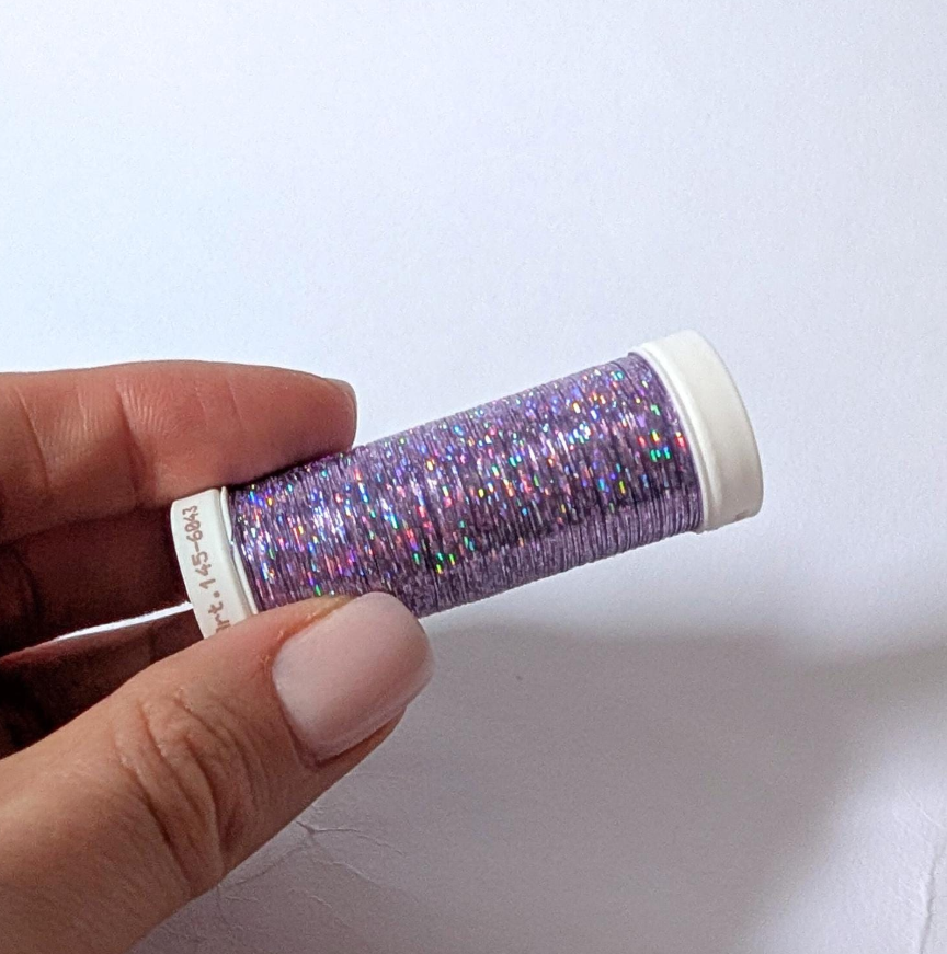 Metallic Garn in Lila mit holografischem Schimmer
