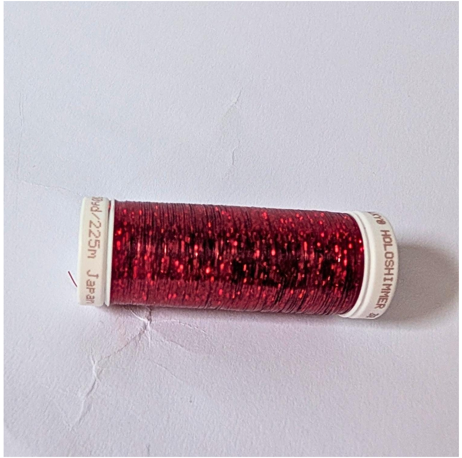 Metallic Garn in Rot mit holografischem Schimmer